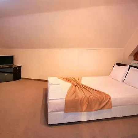 Riverside Family Hotel 3*