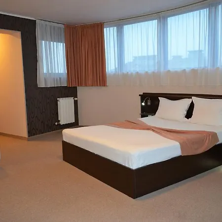 Riverside Family Hotel