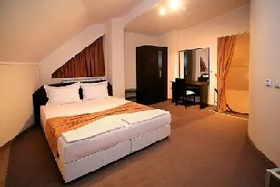 Riverside Family Hotel 3*