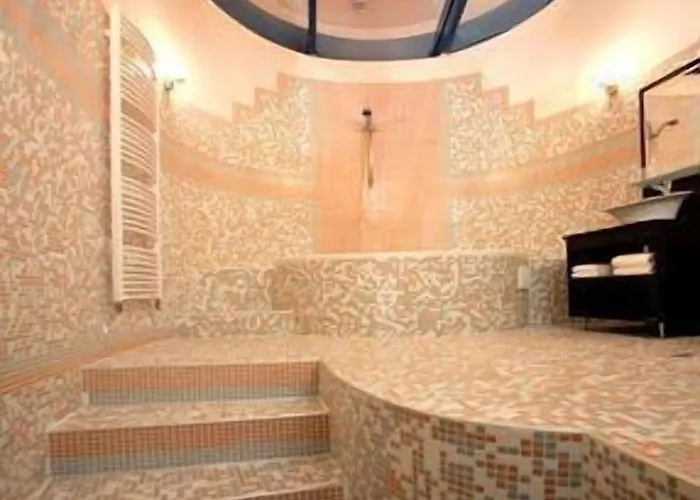 Riverside Family Hotel