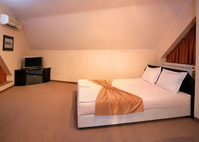 Riverside Family Hotel 3*